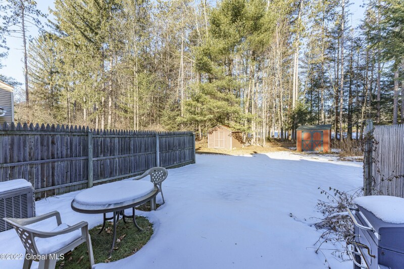 Building Photo - 12 Whispering Pines Rd