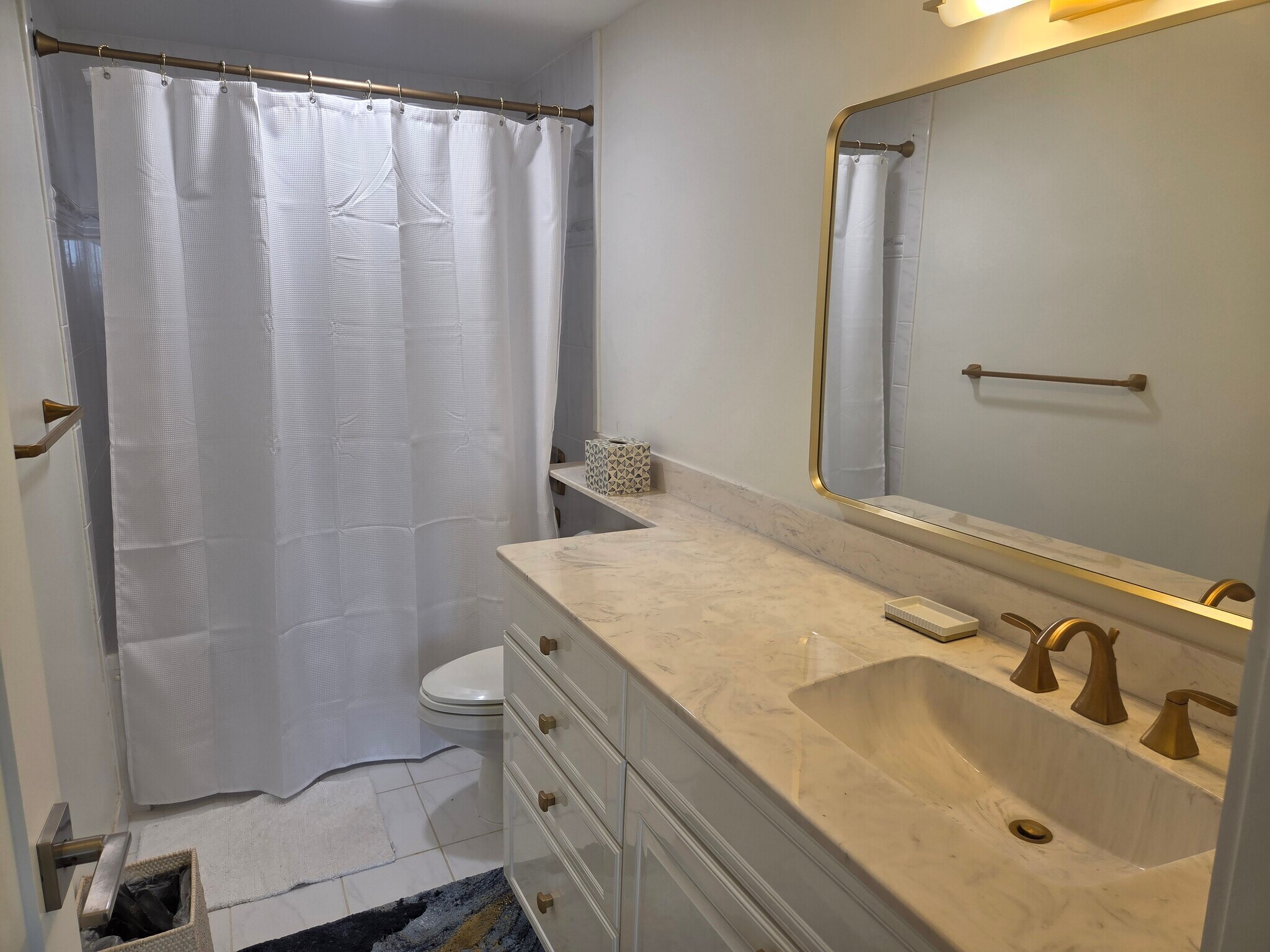 master bathroom - 2800 N Flagler Dr
