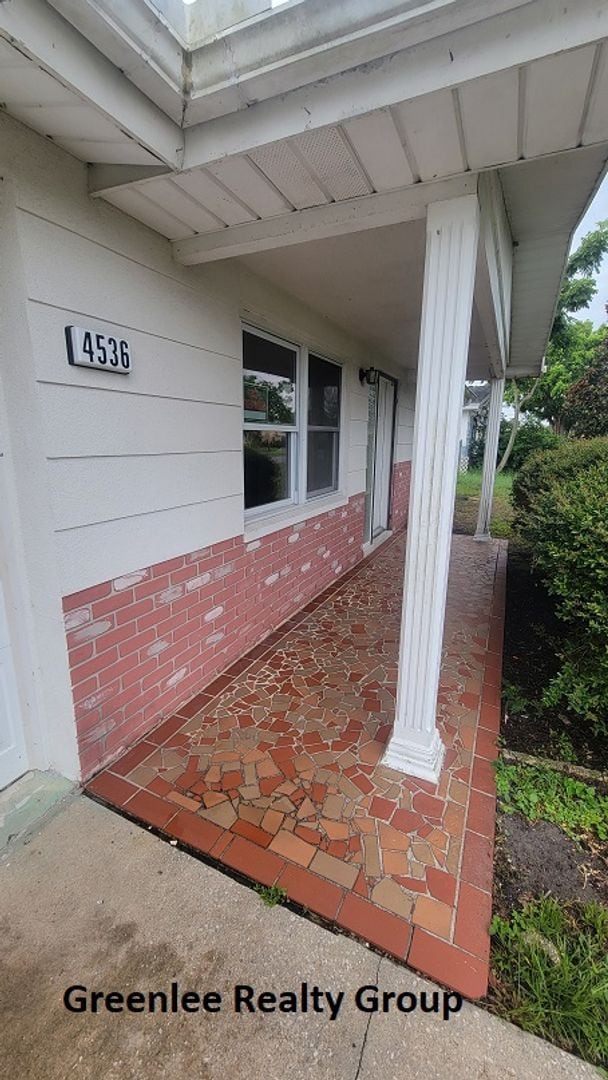 Building Photo - Updated - 3 Bed/2 Bath House with Garage