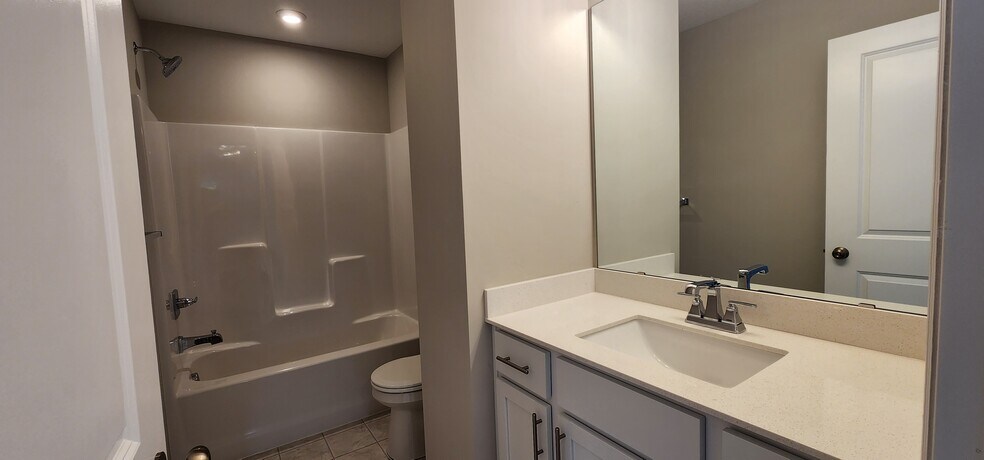 Building Photo - 1515 100th Ave NW