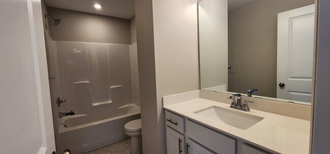 Building Photo - 1515 100th Ave NW