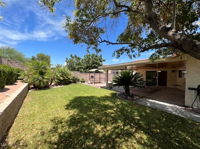 Building Photo - 8640 Cremona Dr