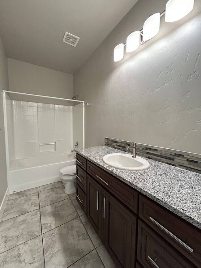 Building Photo - Luxury Living in StarView Estates - 4.98 A...