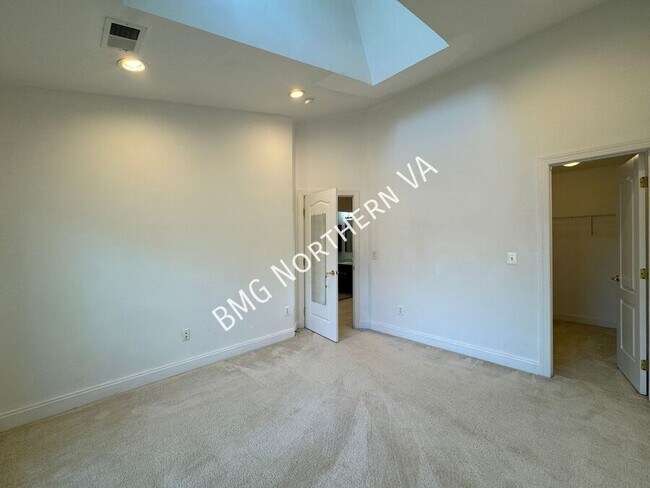 Building Photo - 3091 McKinnon Way