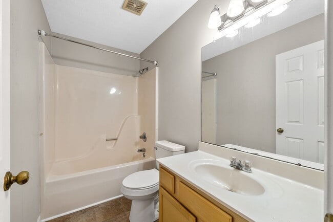 Building Photo - 529 Southwind Dr