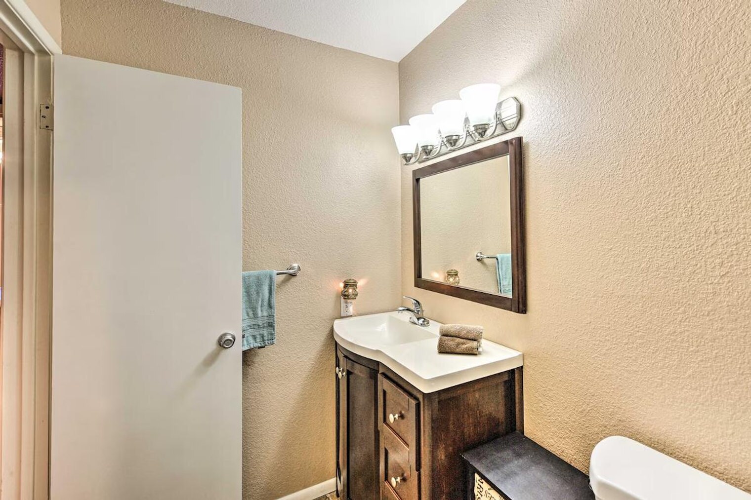 Building Photo - 602 North May-SI ID1385977P