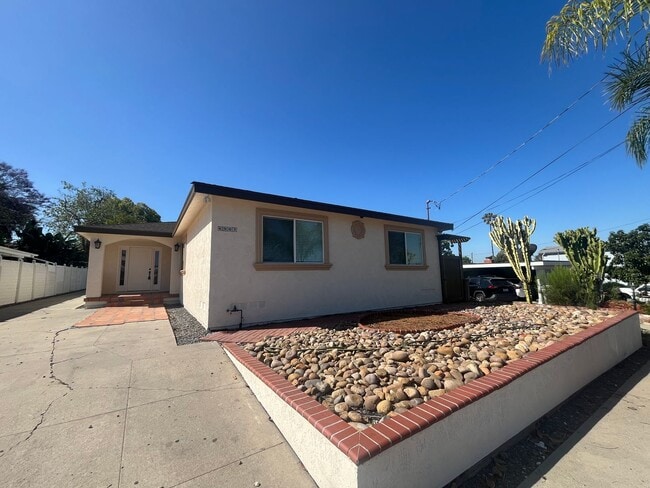 Building Photo - 4BR/3BA Large House - Single Story, No Carpet, AC, Washer/Dryer in Unit, Small Yard, 2 Car Garage...