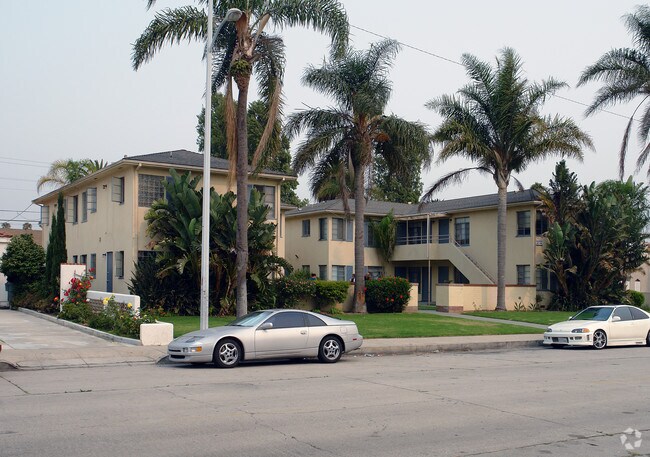 Building Photo - Las Palmas Apartments