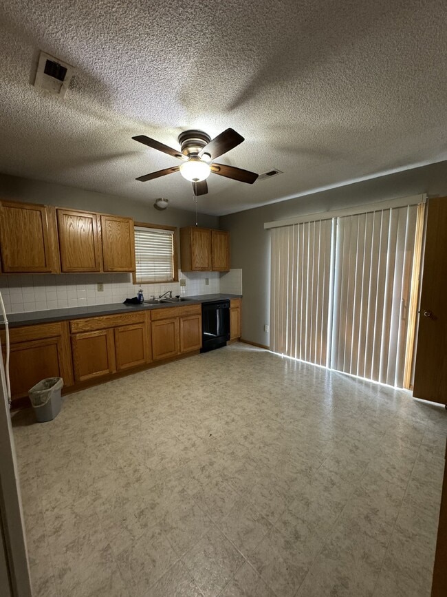 Building Photo - 107 S Gordon St