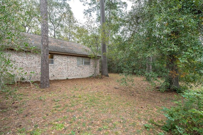 Building Photo - 226 Spring Pines Dr