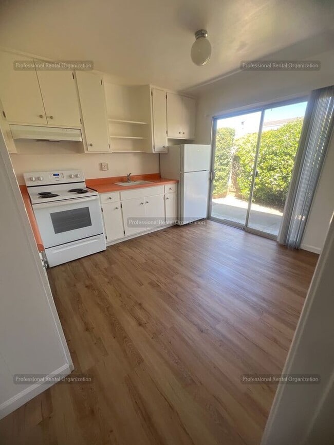 Building Photo - Location, Charm and comfort