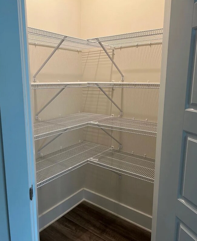 Building Photo - Desirable 3/2.5 Townhome Available Novembe...