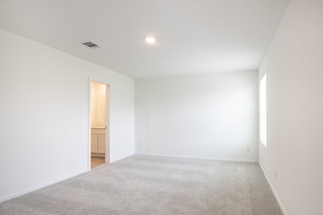 Building Photo - 25653 Rose Creek Dr