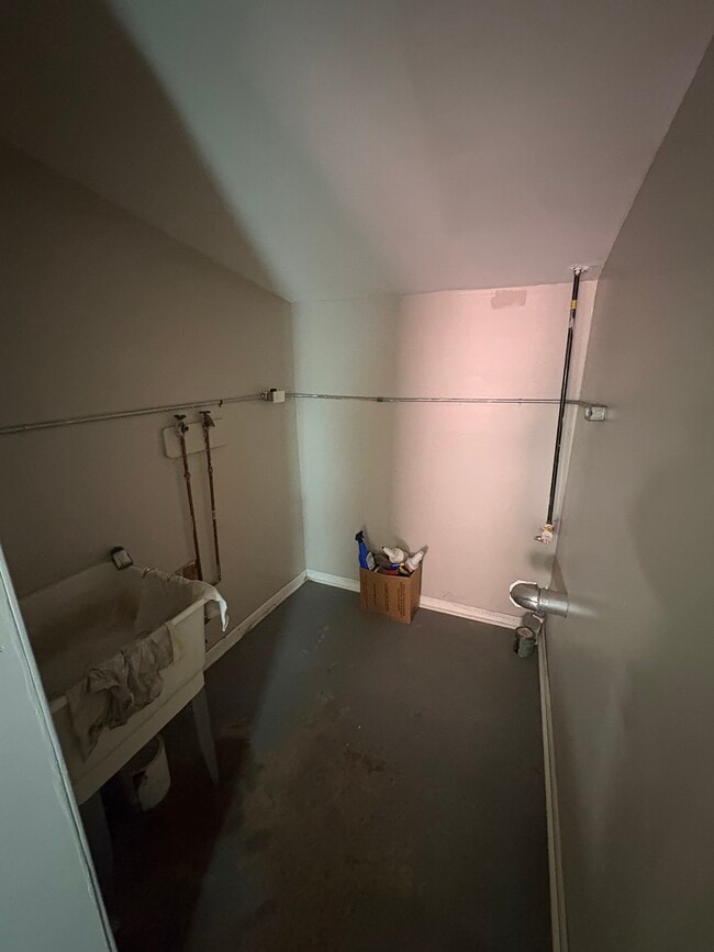 Building Photo - 3453 165th St