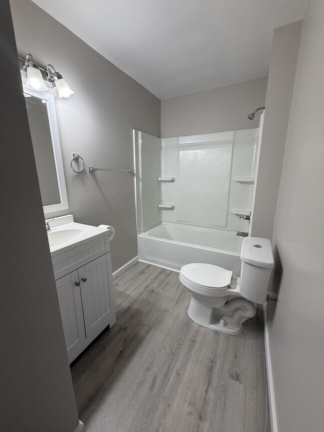 Building Photo - 708 Buick Ave