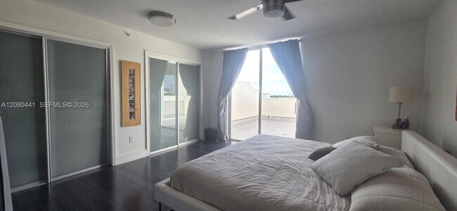 Building Photo - 2400 SW 27th Ave