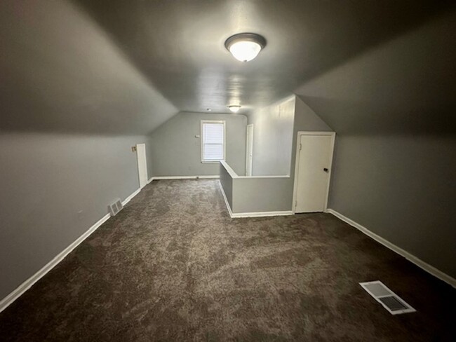 Building Photo - 3 Bedroom 1 Bath Welcome Section 8 Corner ...