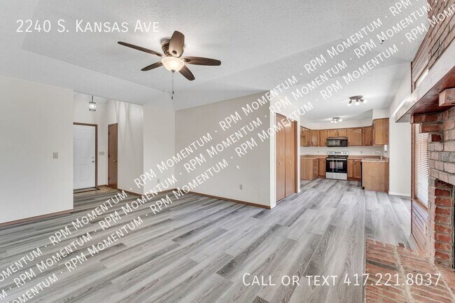 Building Photo - 3 Bedroom 2 Bath Home in SW Springfield!
