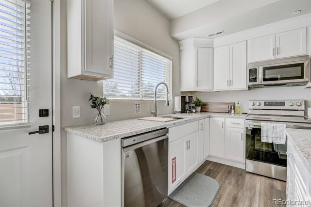 Building Photo - 2220 E La Salle St