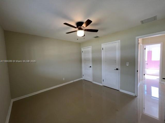 Building Photo - 946 Laurel Dr