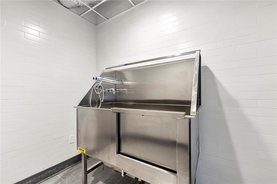 Dog Wash Area - 112 Rogers St NE