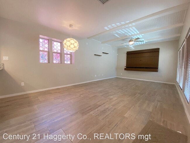 Building Photo - 4 br, 3.5 bath House - 4004 Camelot Height...