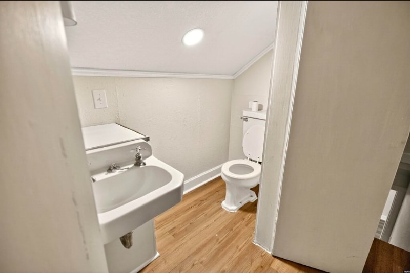 Building Photo - 304 S Poplar St