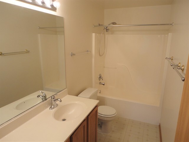 Building Photo - 823 N Commonwealth Ave