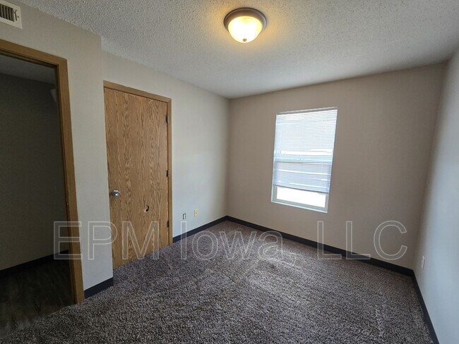 Building Photo - 60 Miller Ave SW