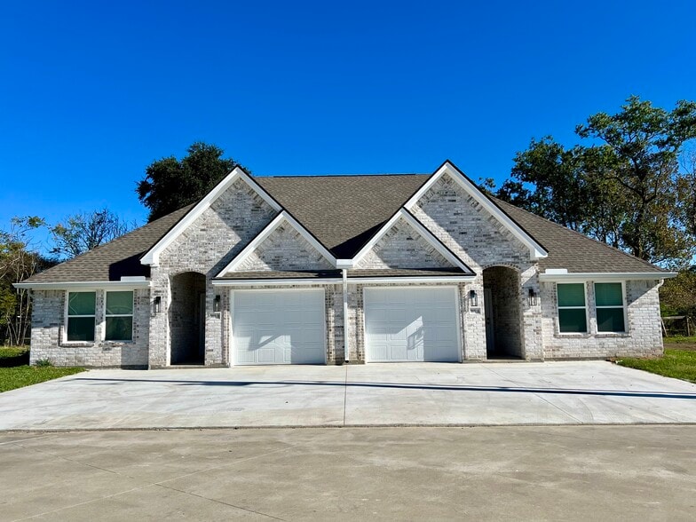 Primary Photo - 565 S 28th St