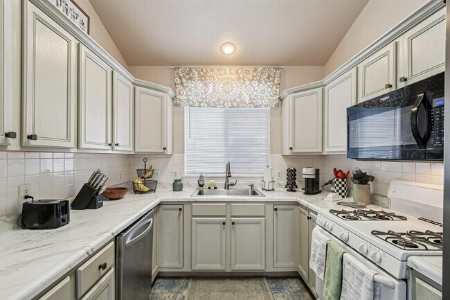 Building Photo - 3308 Ross Cove