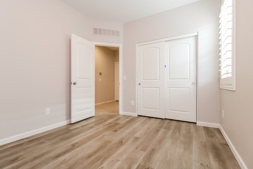 Building Photo - 25569 W Desert Dr