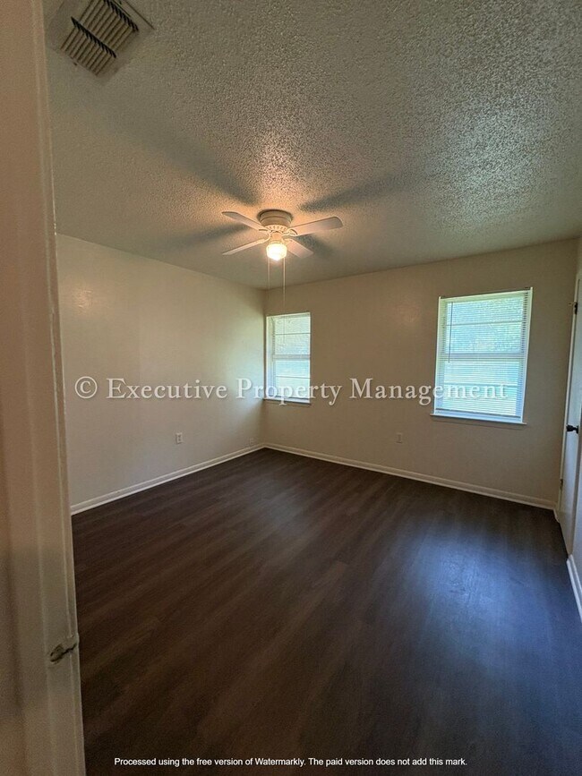 Building Photo - 616 Cedar Dr