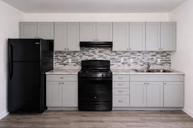 Building Photo - 6901 S Crandon Ave