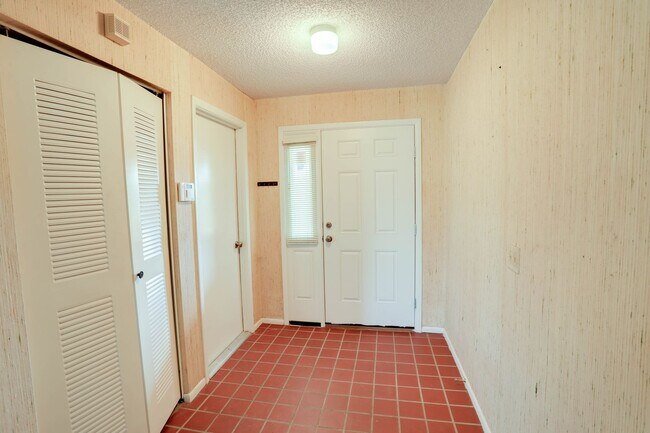 Building Photo - 2634 Shadybranch Dr