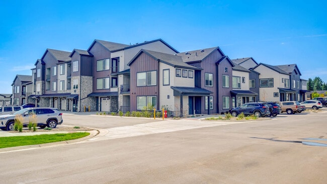 Building Photo - Savanna Nine Mile