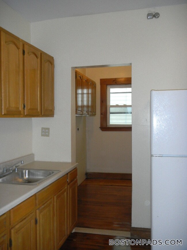 Building Photo - 40 Mozart St