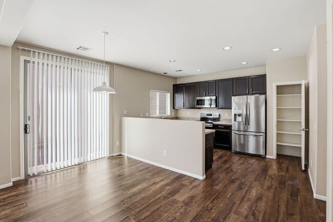 Building Photo - 981 S Deerfield Ln