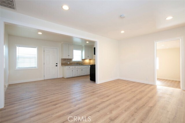 Building Photo - 7912 Vineland Ave