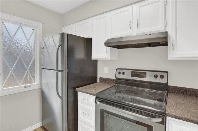 Building Photo - 2635 E Nichols Cir