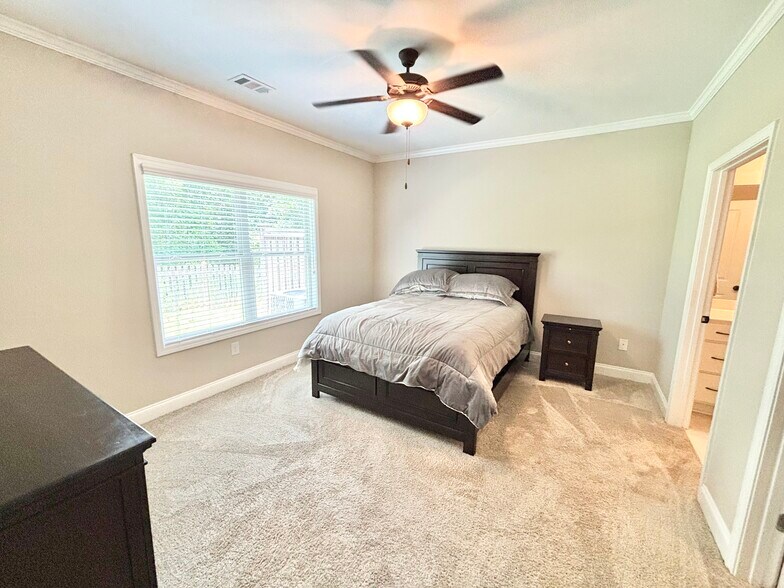 Building Photo - 3875 Valley View Ct