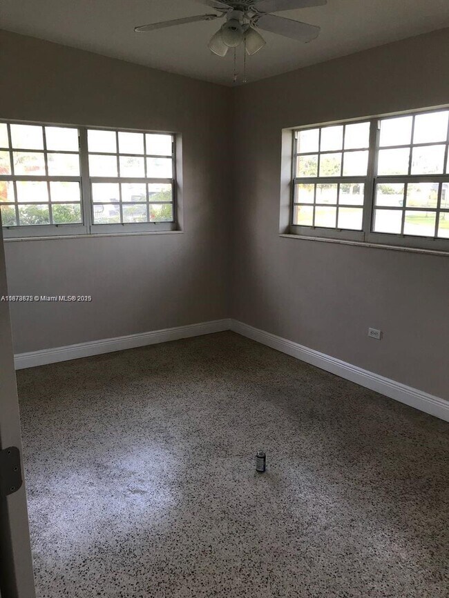 Building Photo - 14751 Harrison Dr
