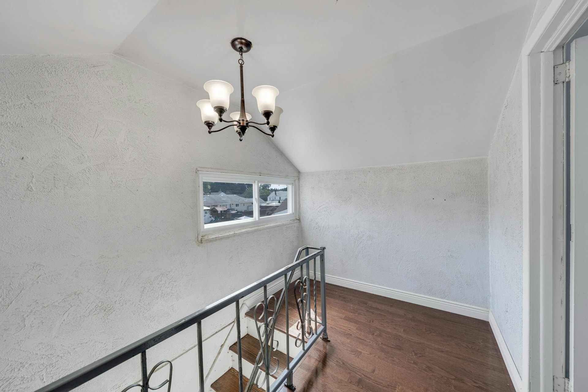 Building Photo - 44 E Spring Valley Ave