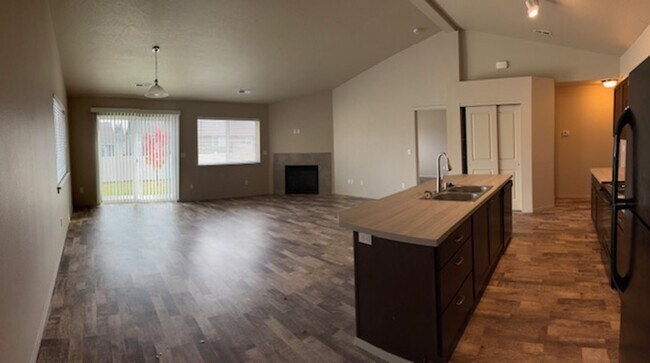 Building Photo - 1609