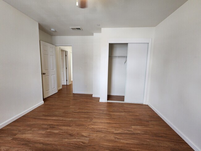 Building Photo - 154 Amberidge Dr