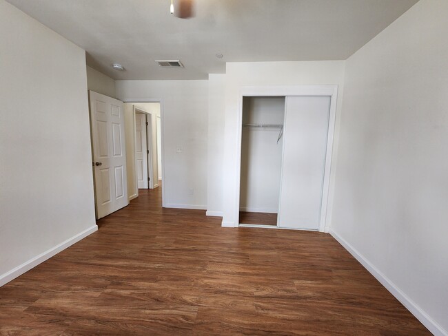 Building Photo - 158 Amberidge Dr