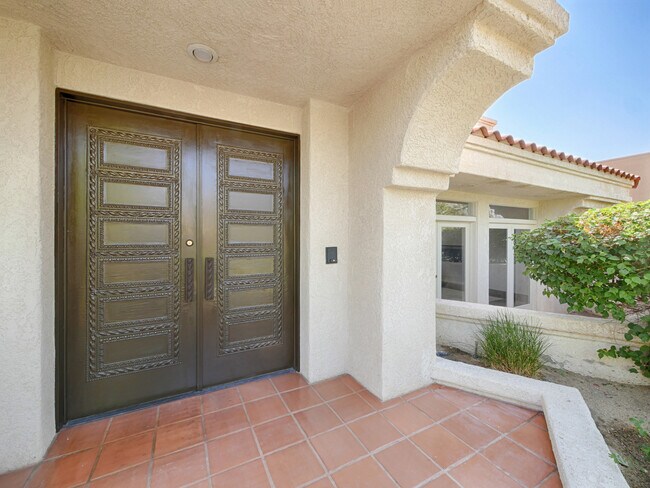 Building Photo - 48600 Shady View Dr