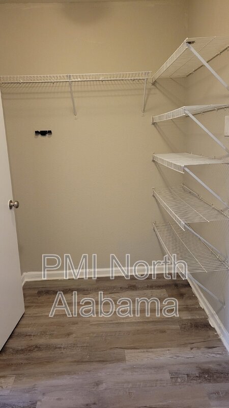 Building Photo - 214 Farmington Dr