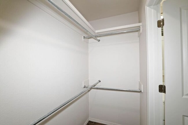 Building Photo - 7629 Woodford Ave