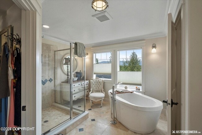 Building Photo - Amazing 4 Bed/4.5 Bath Palmer Home